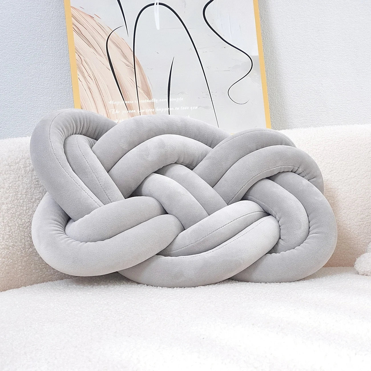 Soft & Stylish Knotted Throw Pillow โ Geometric Design